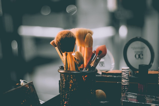 Hvordan man kan forbedre sit rene udseende med make up?